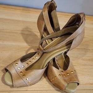 💙Arezzo - Chic Tan Peep-Toe Heels with Gold Accents